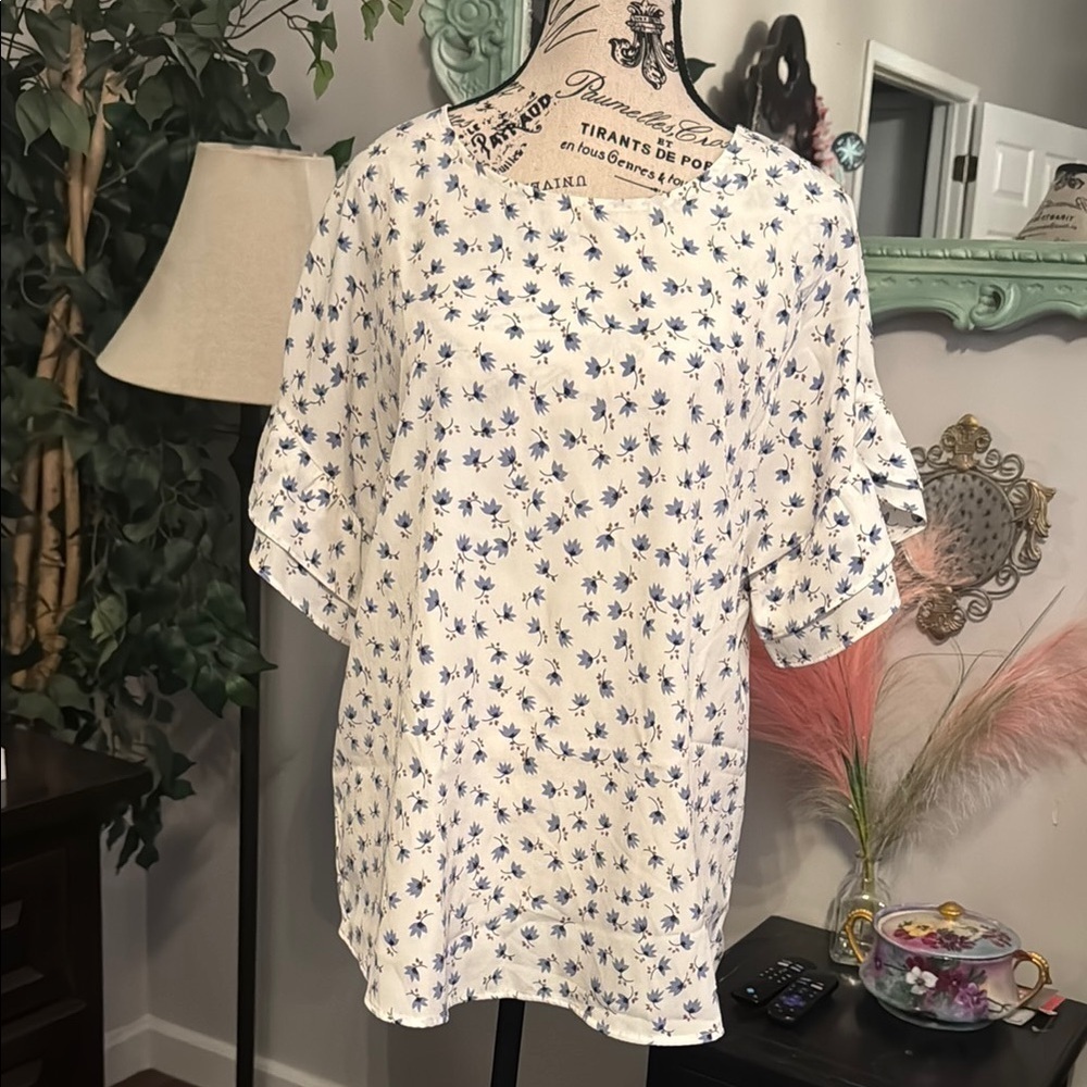 Pleione Blue Floral Women's Top oversized medium